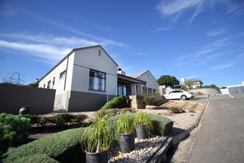 3 Bedroom Property for Sale in Reebok Western Cape